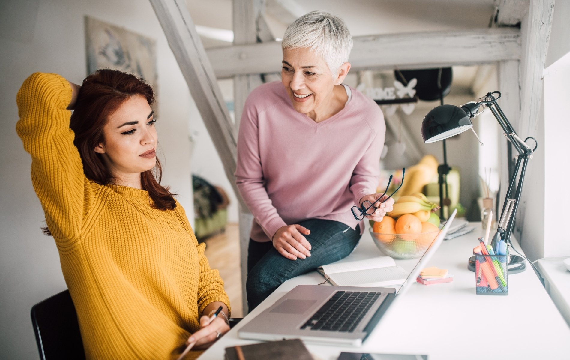 Mentoring von älteren und jüngeren Mitarbeiter:innen