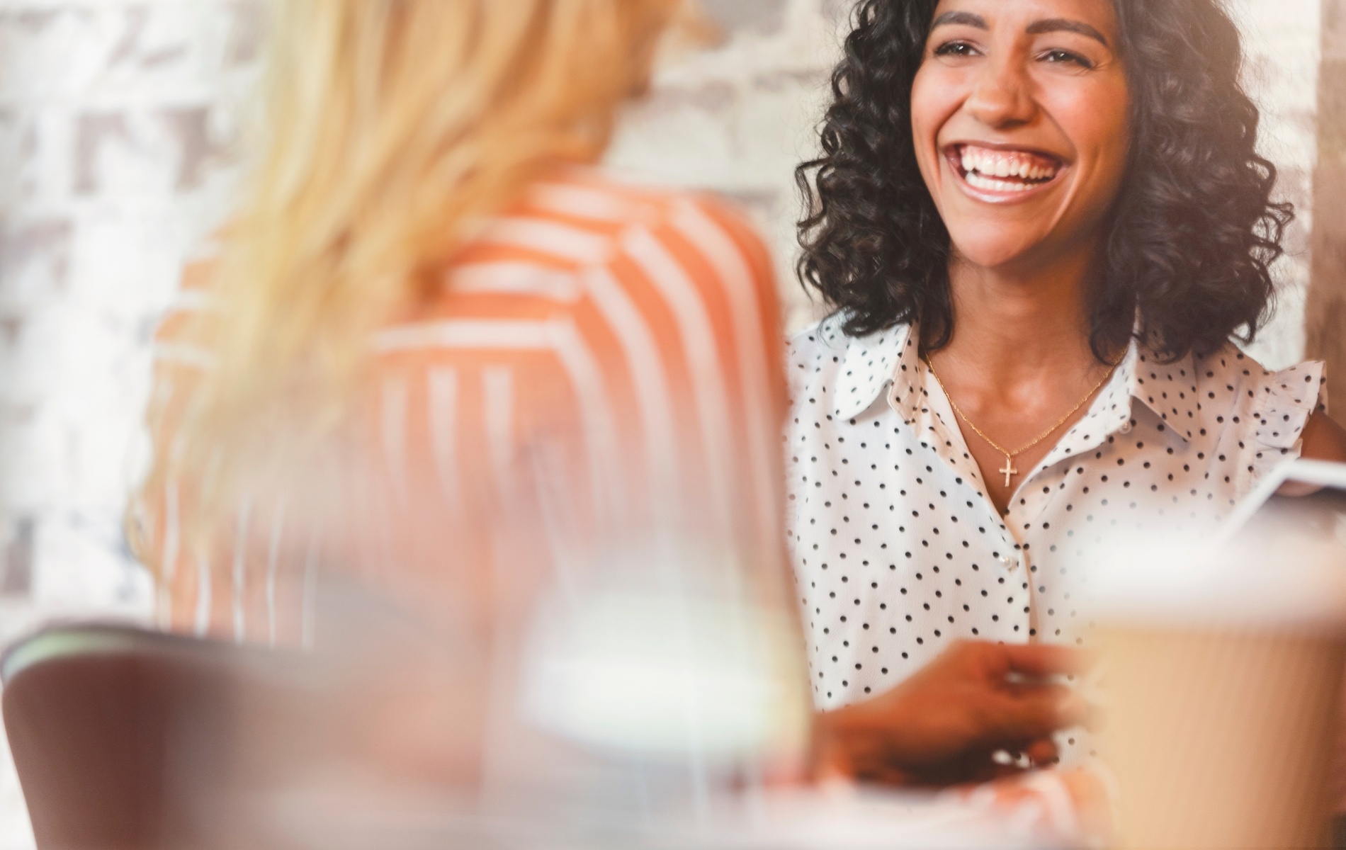 Auch am Arbeitsplatz kommuniziert jede:r Mitarbeiter:in in ihrer Sprache der Liebe.