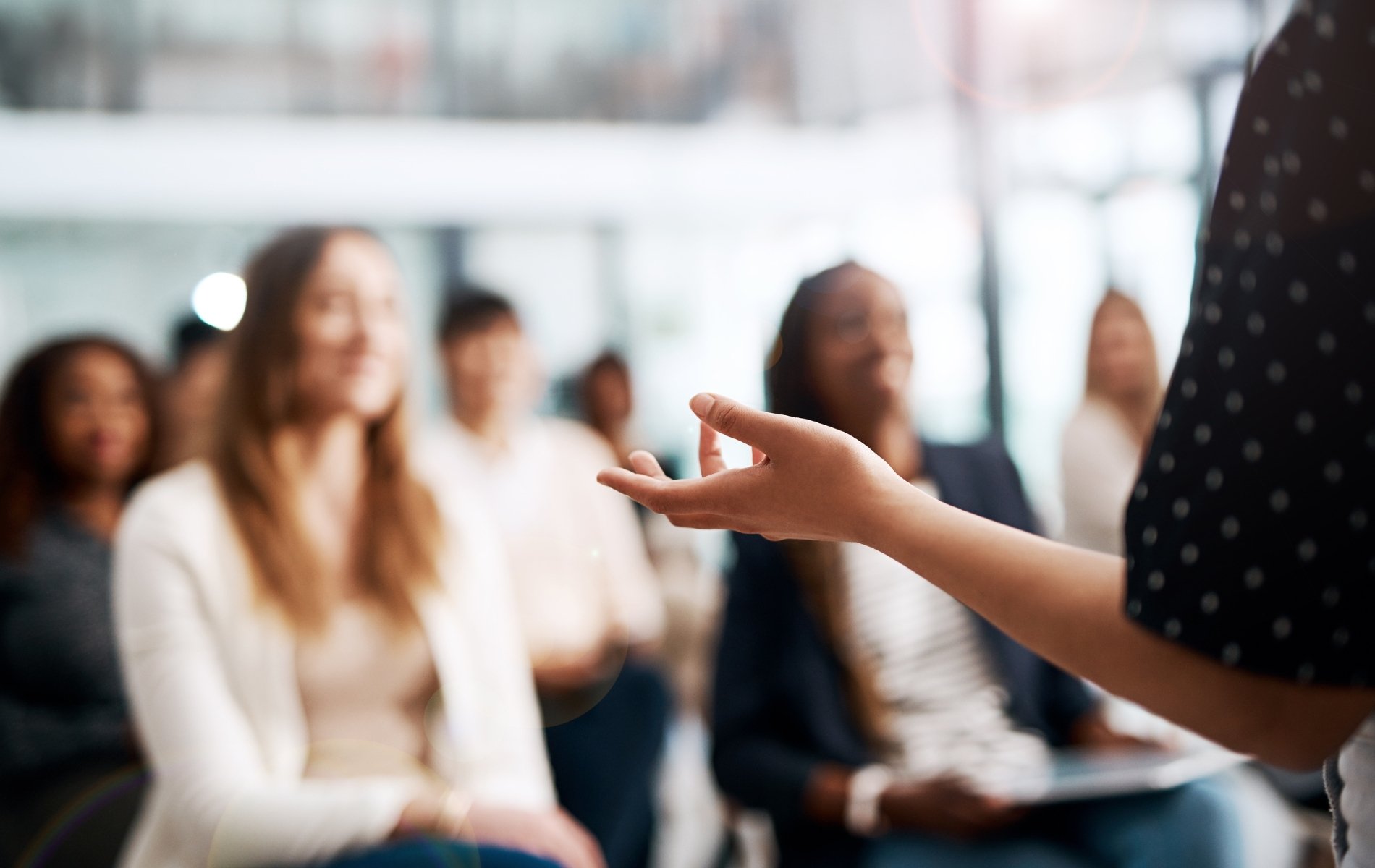 Thought Leader teilen ihre Gedanken mit anderen, um die Zukunft aktiv mitzugestalten.